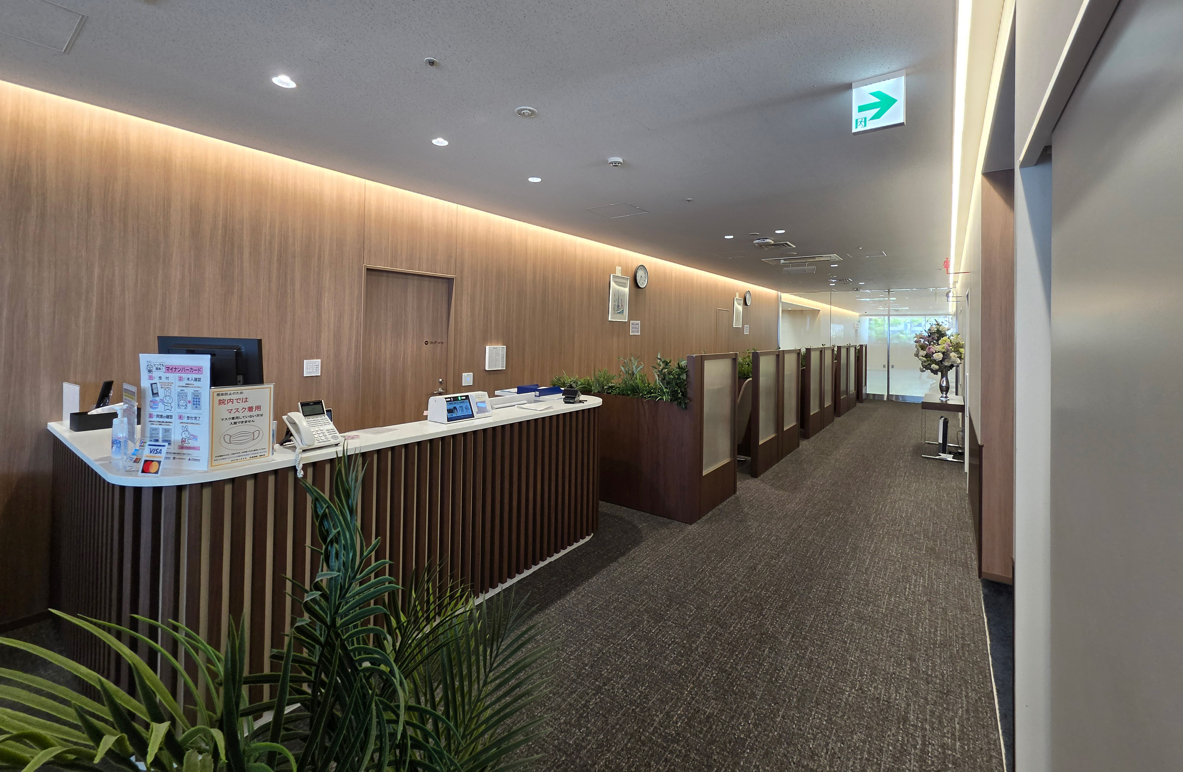 Matsushima Hospital specializes in treating disorders with the colon (over 20,000 endoscopy examinations per year) and anus (more than 6,000 admission surgeries ).